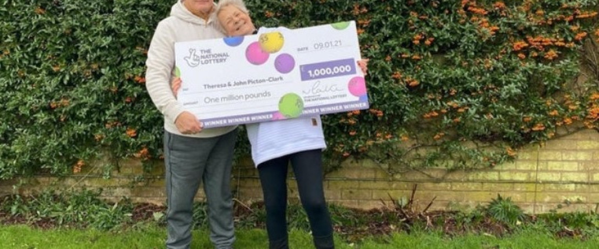 Festeggiano con balli e Champagne gli inglesi milionari col Lotto Britannico