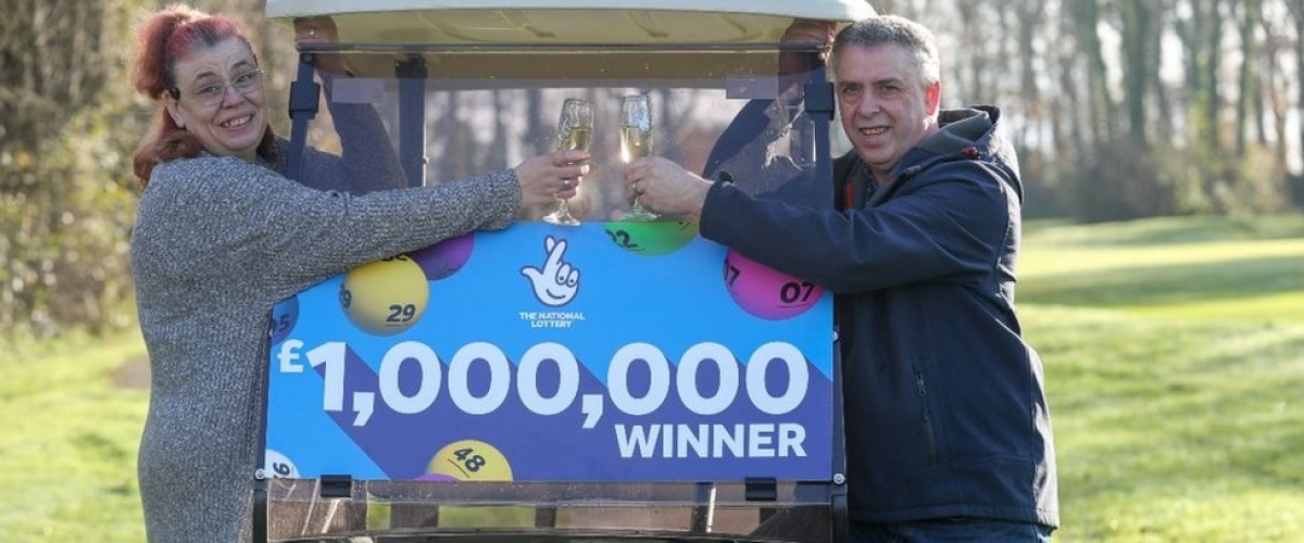 Coppia britannica vince un milione al UK Lotto e si sposa dopo una settimana