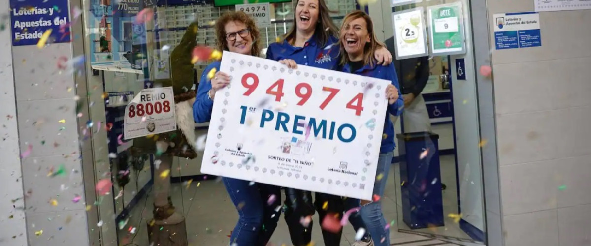 La lotteria spagnola El Niño distribuisce una pioggia di premi. Vince il numero 94974