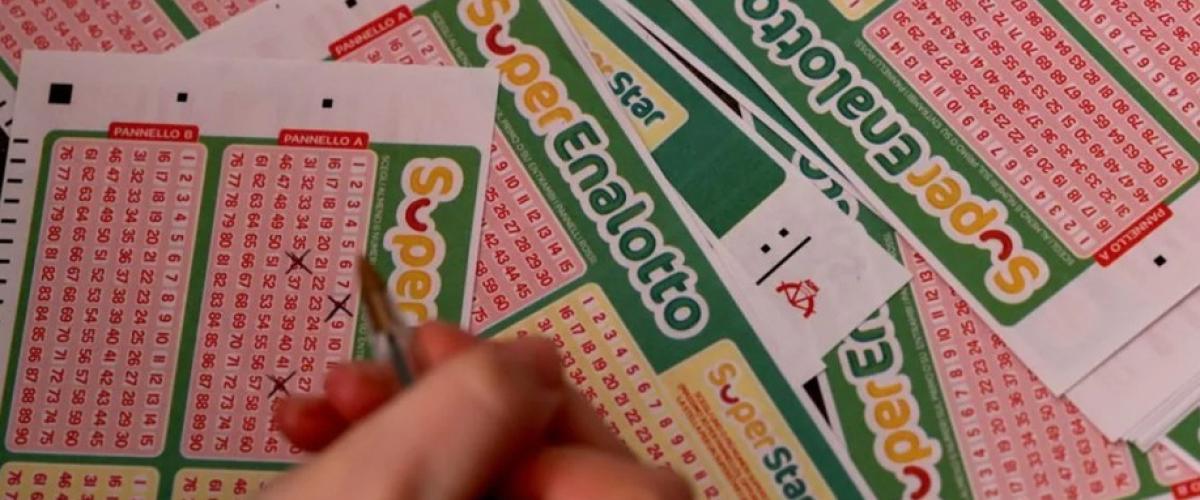 Un 5 al Superenalotto da oltre 158 mila euro, festa in provincia di Napoli