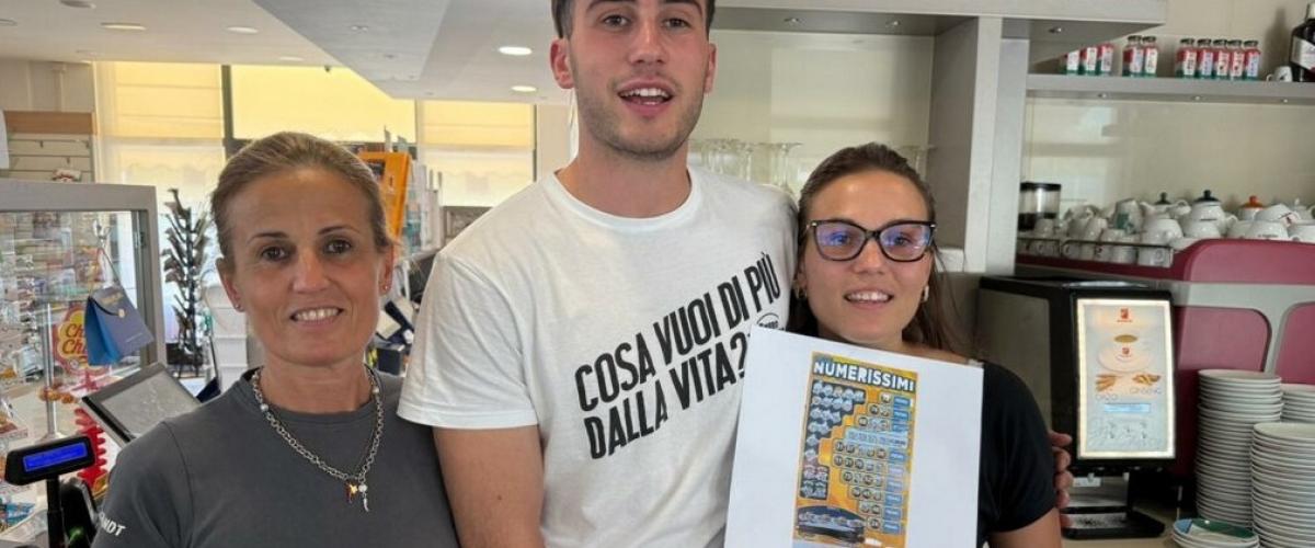 Toscano compra dei gratta e vinci con l'incasso di un altro biglietto e vince 2 milioni