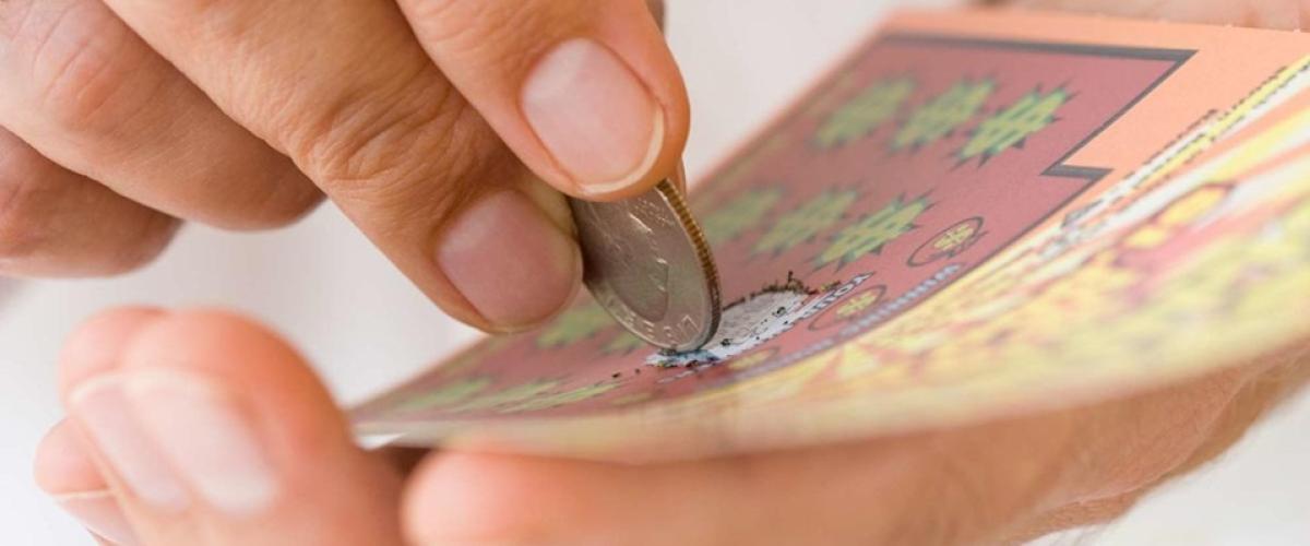 Uomo dal Kentucky incontra la fortuna per strada e vince 250 mila dollari ai gratta e vinci