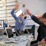 29 colleghi di lavoro si dividono un premio della lotteria Powerball da un milione di dollari a New York