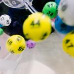Il vincitore della lotteria dell'Illinois da 1,04 miliardi di dollari del Powerball si fa avanti un mese dopo l'estrazione