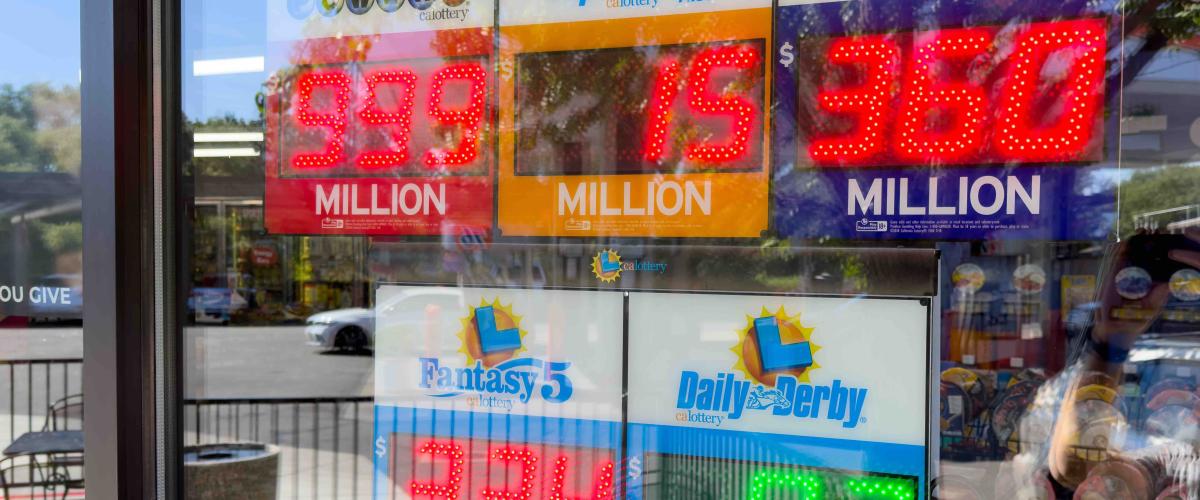 Donna dell'Illinois si aggiudica il premio da 536 milioni di dollari alla lotteria, primo jackpot Mega Millions del 2026
