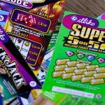 La fortuna della lotteria di un marito dell'Ohio porta alla vittoria di $300,000 di sua moglie