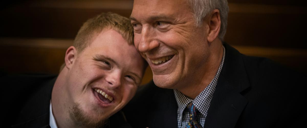 Padre e figlio del Massachusetts vincono rispettivamente $700,000 e $100,000 in un'unica estrazione della lotteria Mass Cash