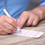 Pensionato agricoltore della Carolina del Nord vince il premio Powerball da 2 milioni di dollari dopo 10 anni di partecipazione costante